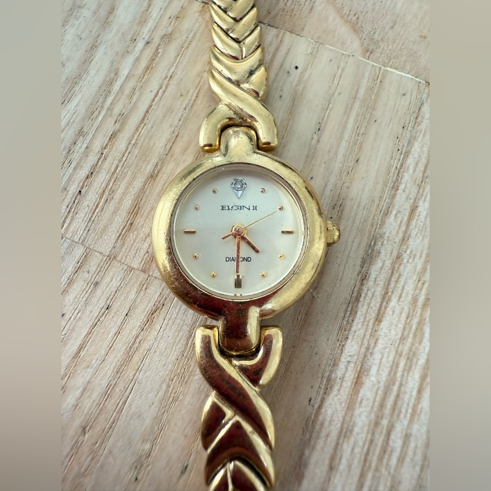 Elgin II ladies diamond gold tone watch NEW BATTERY